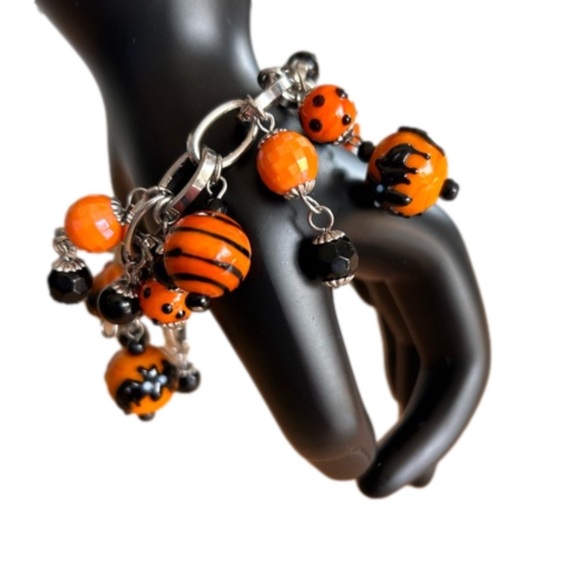 Silver Tone Art Glass Lampwork Beaded Chunky Halloween Bat Orange Black Bracelet - Picture 1 of 6
